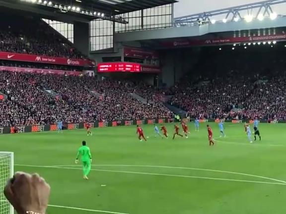 范迪克：我沒開玩笑我不是被晃倒了，而是對面有個“梅西”