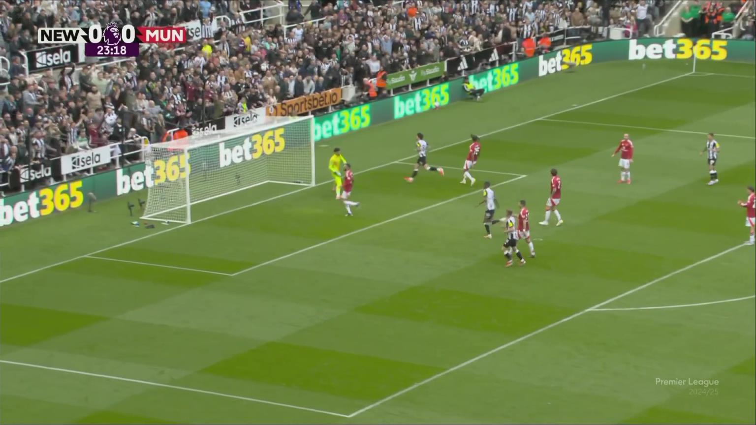 曼聯(lián)落后！伊薩克精彩挑球助攻，托納利凌空抽射破門