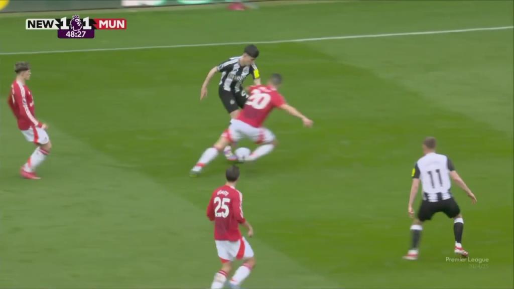 曼聯(lián)防線被打穿！利夫拉門托突破傳中！墨菲助攻巴恩斯輕松破門！