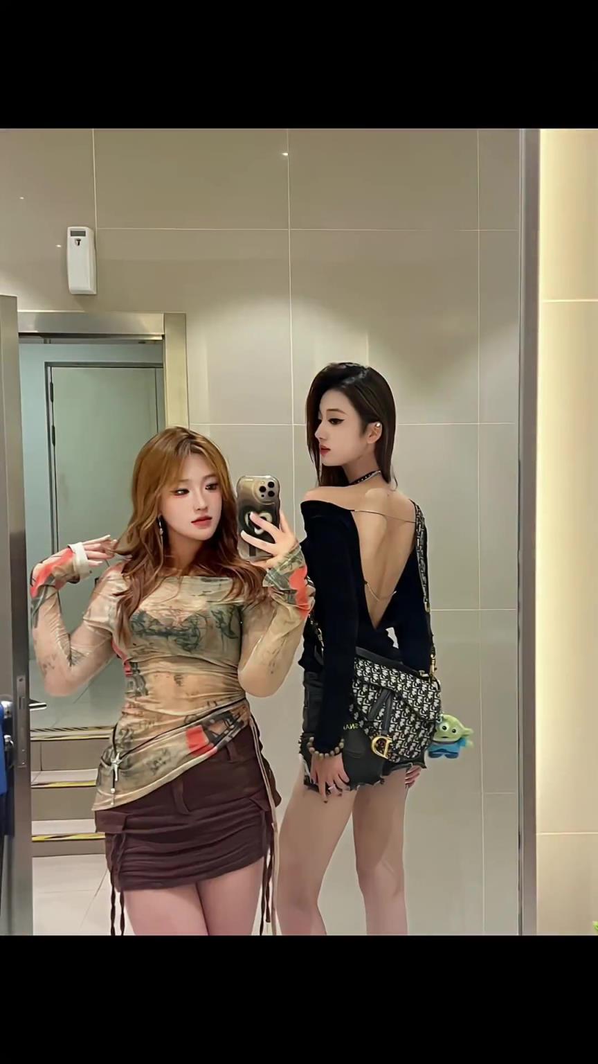 05年女足門將都這么漂亮性感了嘛小腿都那么細的！！