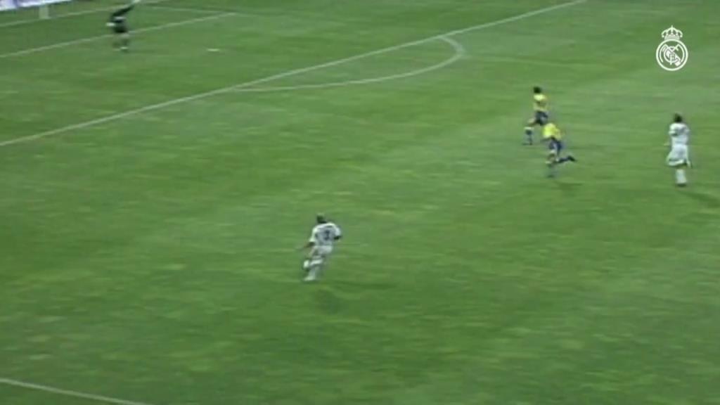 前鋒我也行！古蒂超高難度凌空端射破門